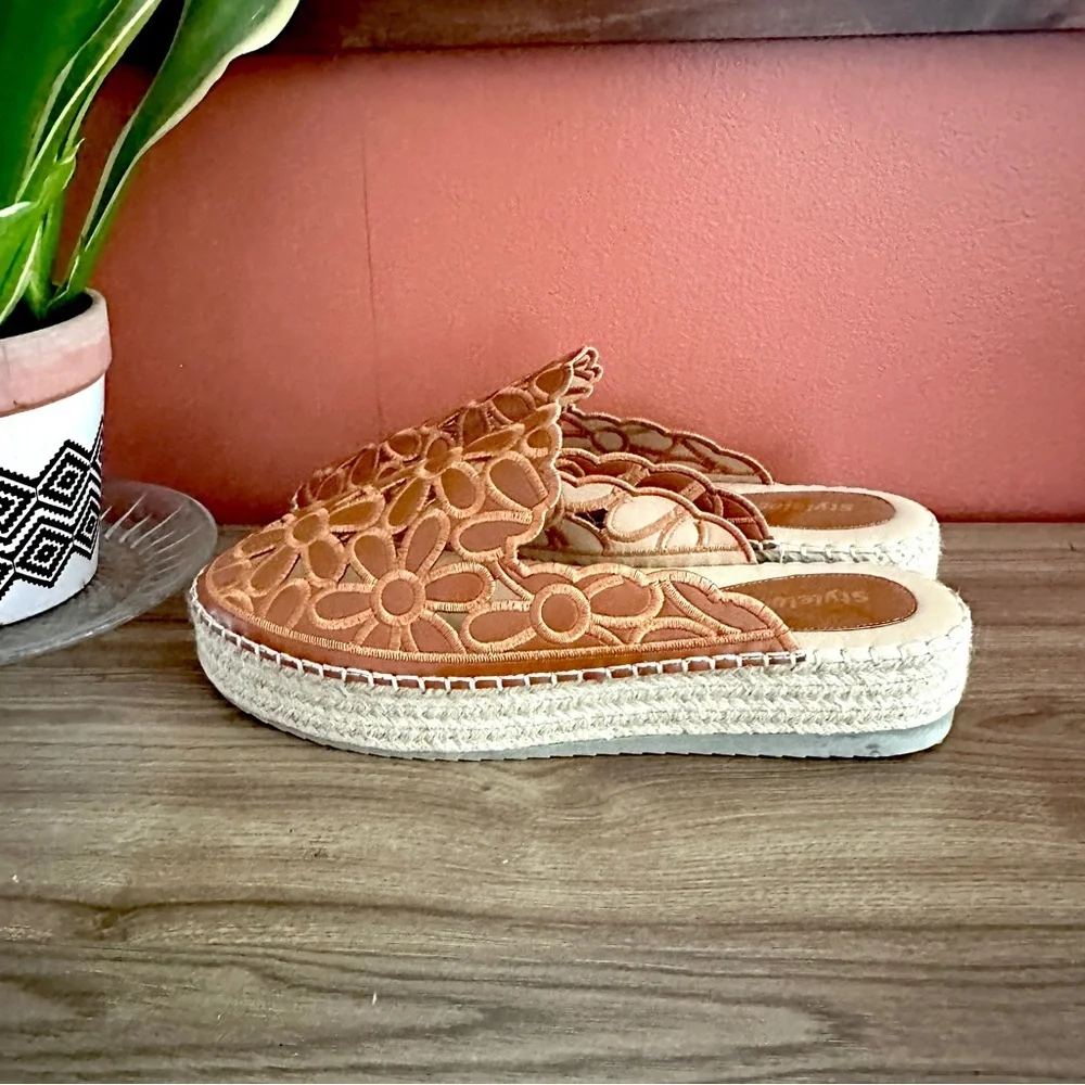 Floral Embroidered Espadrille Flat Vacation Tan Pleather Platform Shoes 9.5 10